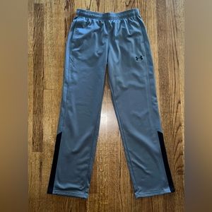 Under Armour boy’s loose fit sweatpants, size xl, good condition